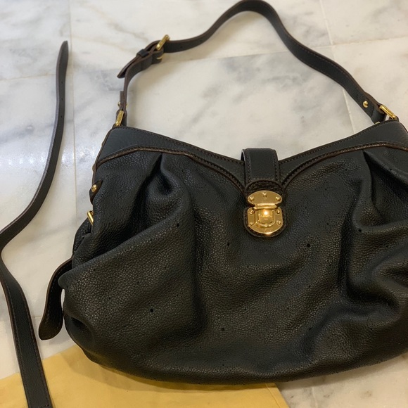 Louis Vuitton Mahina hobo bag. - Picture 4 of 11